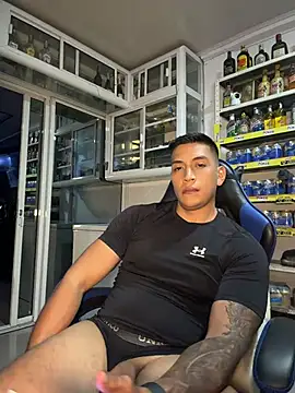 Show de OliverWest04 na webcam