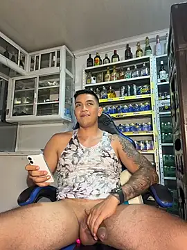 OliverWest04's Webcam Show