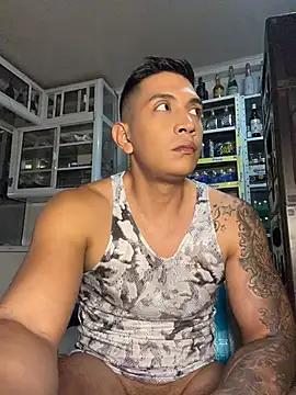 OliverWest04 Show in webcam