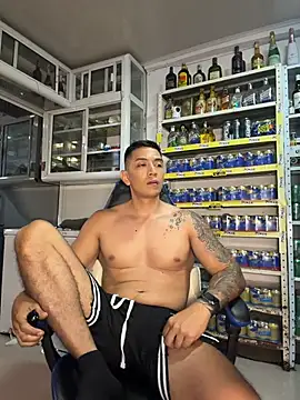 OliverWest04 Show in webcam