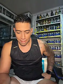 OliverWest04 Show Webcam
