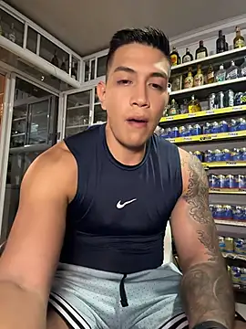 OliverWest04 Show Webcam