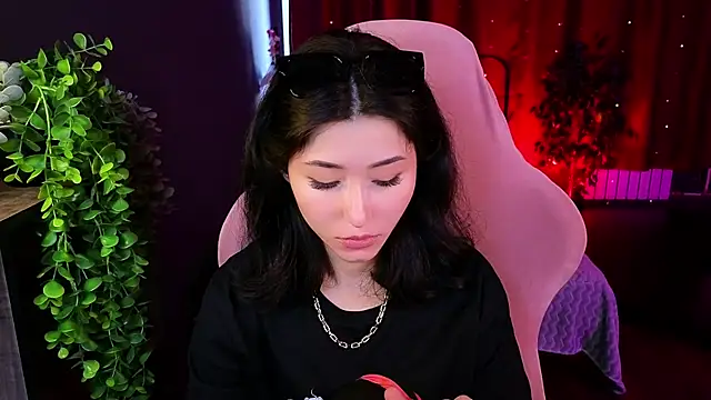 צ'אט XXX בשידור חי של RedMidnight