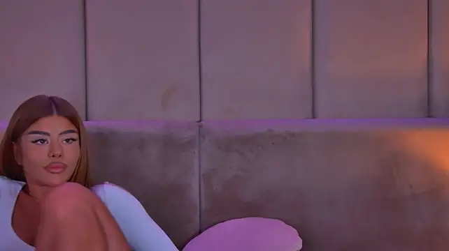 StephanieYvesn Webbikameraesitys