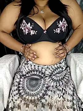 Curvy_Poojaのウェブカメラショー