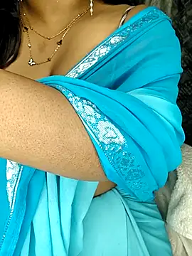 Curvy_Pooja Show in webcam