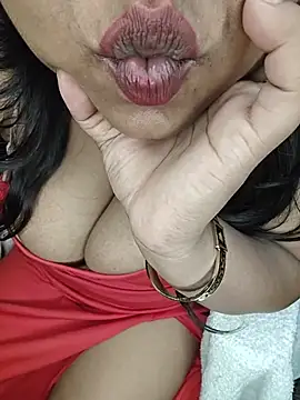 Curvy_Pooja webkamerás műsora