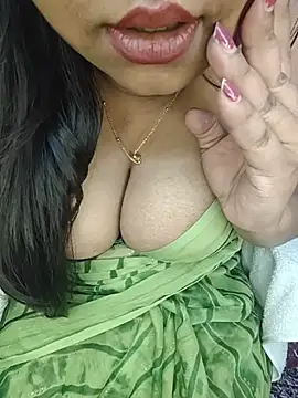Curvy_Pooja Adlı Modelin Canlı XXX Sohbeti