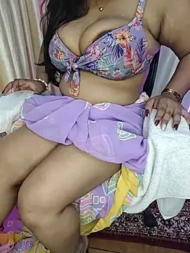 Curvy_Pooja live XXX chat