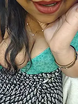 Curvy_Pooja Live XXX-Chat