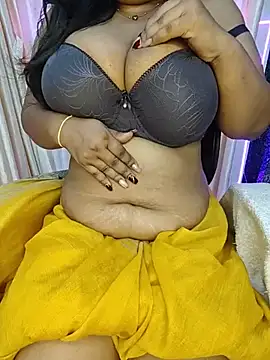 Curvy_Pooja Live XXX-Chat