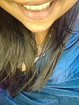 Curvy_Pooja Chat XXX in diretta