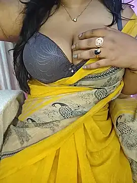 Curvy_Pooja Live XXX-Chat