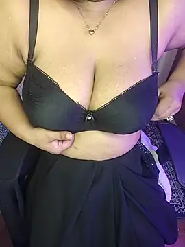 Curvy_PoojaのライブXXXチャット