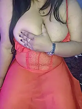 Curvy_Pooja élő XXX-chatje