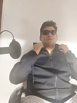 Alphacashmaster777 Adlı Modelin Web Kamerası Şovu