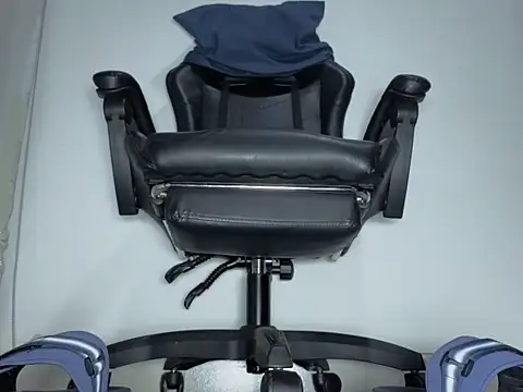 הופעת וובקאם של Alphacashmaster777