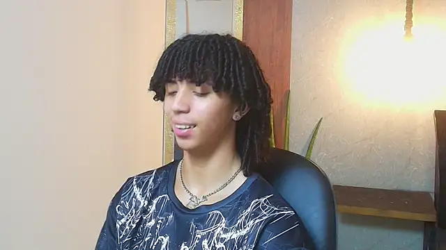 Czat XXX na żywo – kim_curlyy