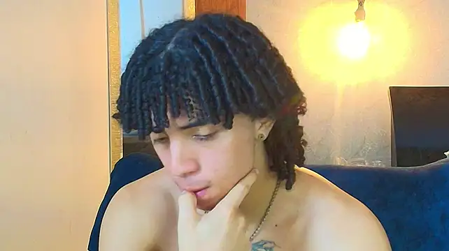 kim_curlyy webkamerás műsora
