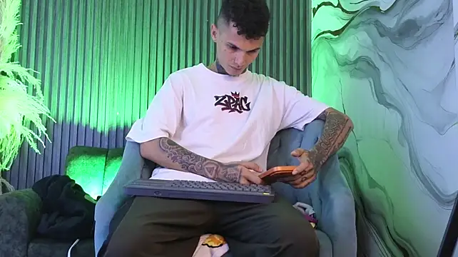 Paulo_527's Webcam Show