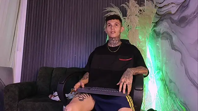 Paulo_527 网络视讯表演