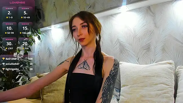 Chat XXX en directo de Ellen_Hops