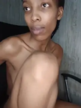 Živá chatovací místnost MsParisSmith