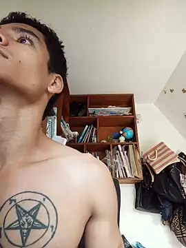 TraducedEscrow webcam show