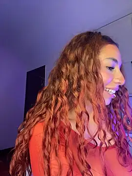 غرفة دردشة PrettyChloe_ المباشرة