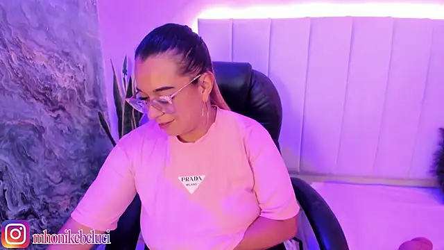 Chat XXX en directo de MHONIKBELUCCI