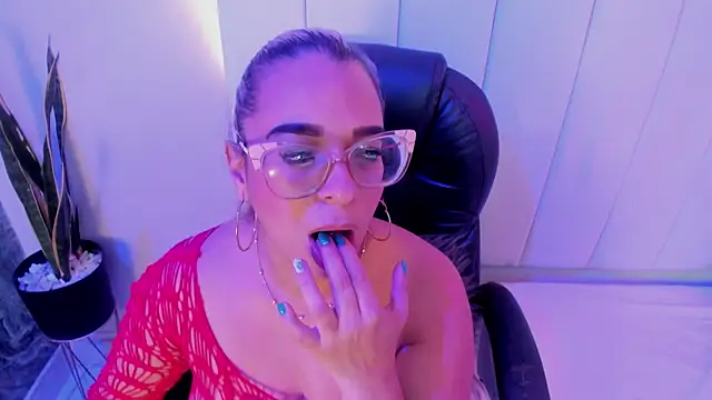 Chat +18 de MHONIKBELUCCI ao vivo