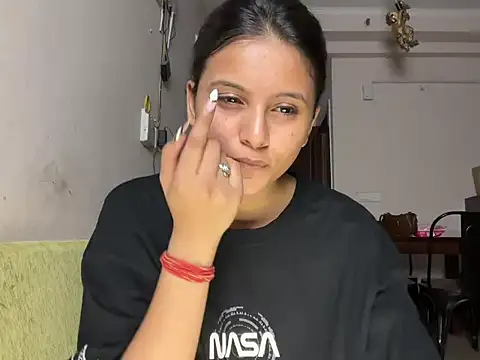 Naira_fit Show in webcam