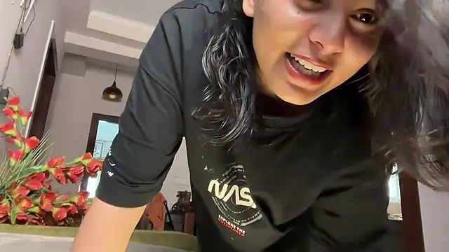 Naira_fit Show in webcam