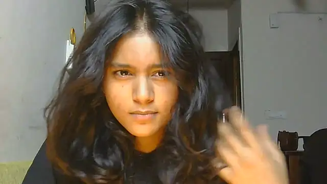 Show modela Naira_fit na web-kameri