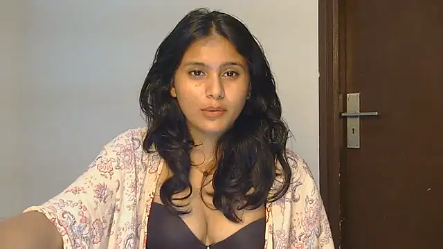Show modela Naira_fit na web-kameri