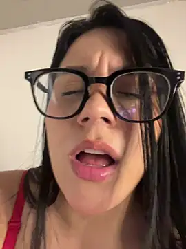 Chat +18 de Sarita_Velez ao vivo