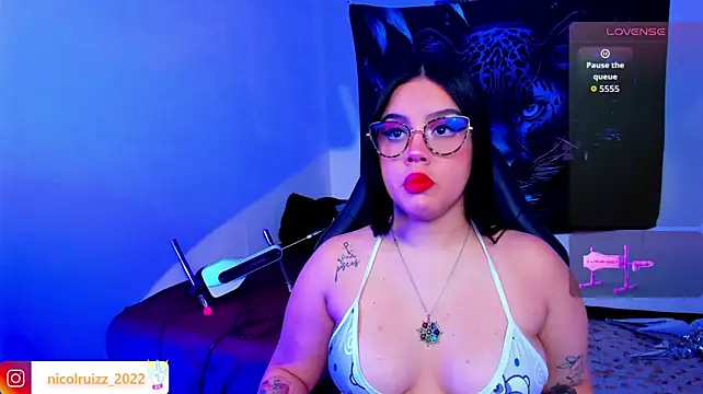 Nicolle_Ruizz Show in webcam
