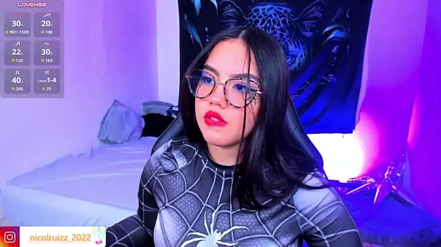 Nicolle_Ruizz Show in webcam