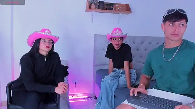 הופעת וובקאם של sara_marin18