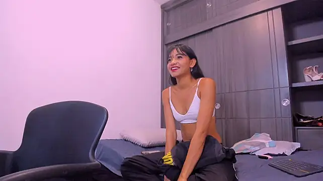 Show modela sara_marin18 na web-kameri