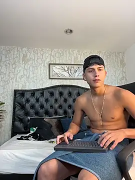 Lander_Cruz Show in webcam
