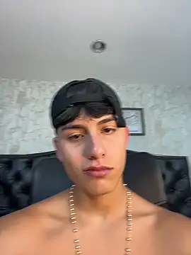Lander_Cruz Show in webcam