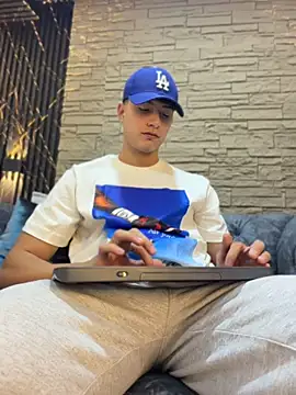 Lander_Cruz Pertunjukan Webcam