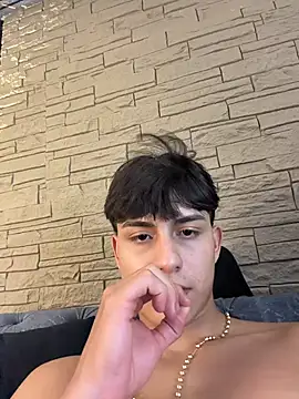 Lander_Cruz Show in webcam