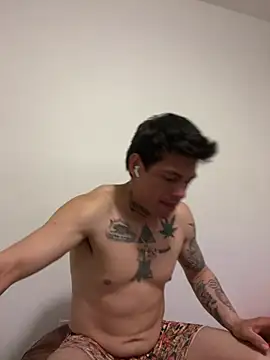 Imnotabatman45 Show in webcam