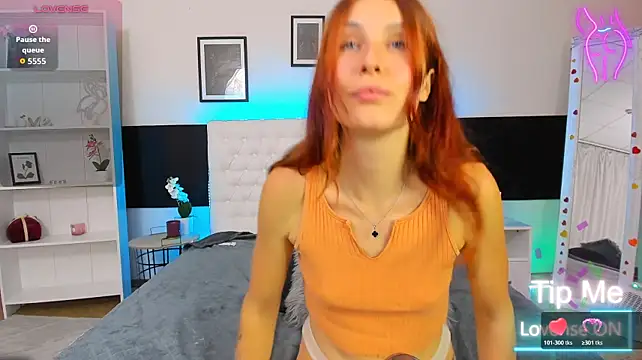 KiraNeeww Webcam-Show