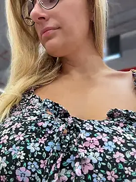 Betsy 网络视讯表演