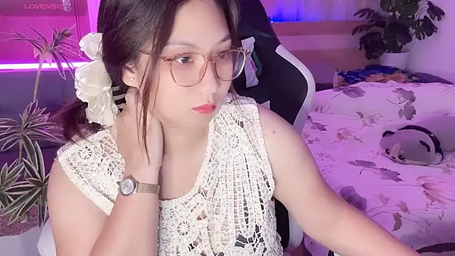 Ni-Ni_2Kn Live XXX chat