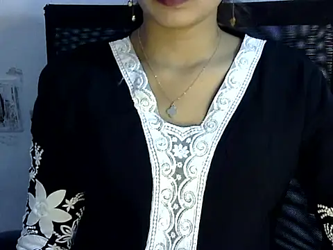 Shab_M Adlı Modelin Canlı XXX Sohbeti