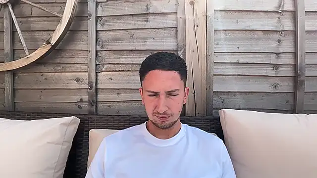 spycam1: διαδικτυακό σόου στην κάμερα